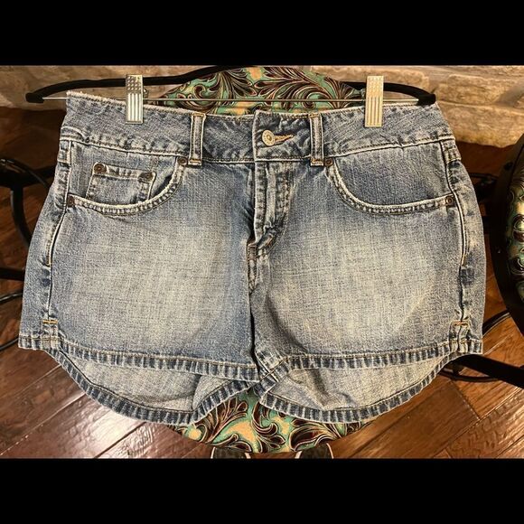 BKE vintage denim jean shorts. Worn once - Picture 1 of 5